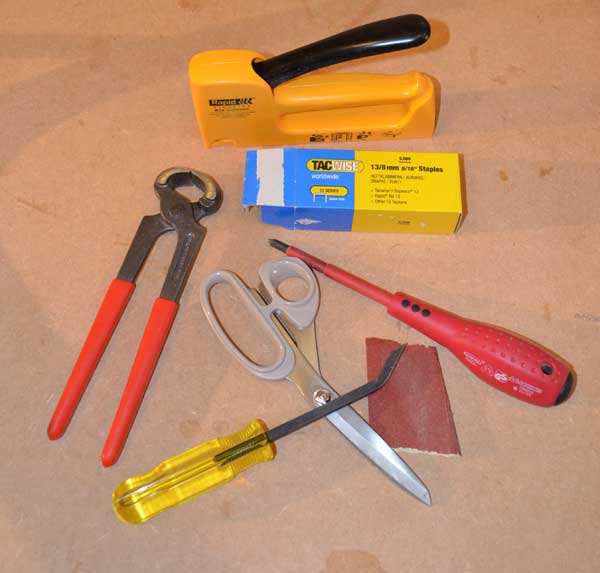 Tools to upholster a lamino chair