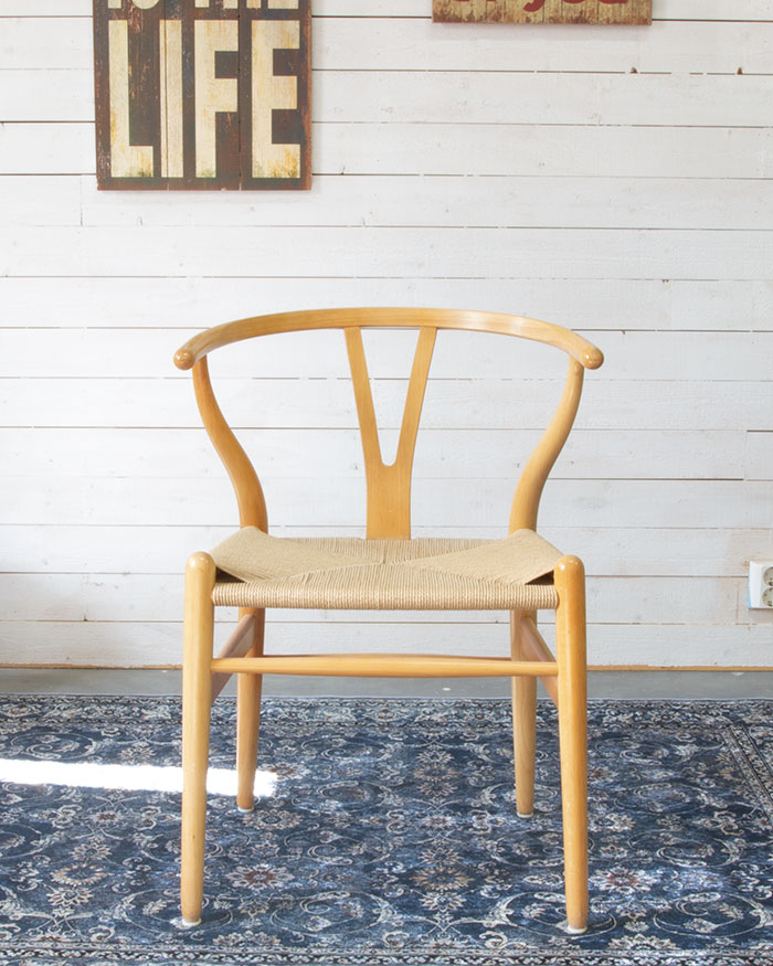 Hvor fint Række ud her Y-stol i lackad bok - Green Living Interiör